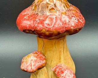 Vintage Ceramic Mushroom
https://ctbids.com/estate-sale/31612/item/3566209/Vintage-Ceramic-Mushroom