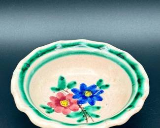 Signed Trinket Dish Made In Italy
https://ctbids.com/estate-sale/31612/item/3566038/Signed-Trinket-Dish-Made-In-Italy