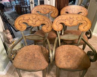 Set a four country French dining room table chairs with hand painted detail. Pretty old-fashioned green! Lovely set!! 
