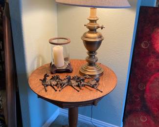 Round pedestal side table
brass lamp
horse wall hanging - resin 