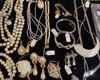 Pearl & silver tone collection 