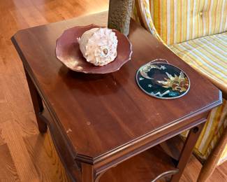 Living Room 
End table, pottery, shell