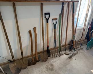 Garage
Garden tools