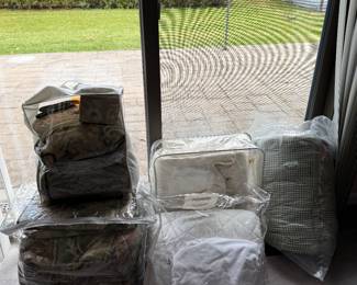 Bedroom 
Queen, twin, bedding 