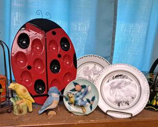 Figurines, plates and egg trays