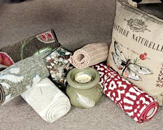 Much home decor. Area rugs 
