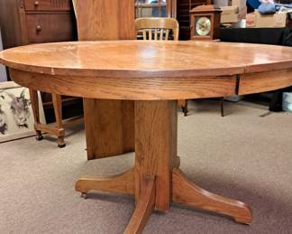 "Project" oak pedestal table w/ 2 leaves