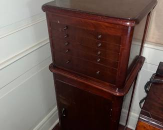 Demure medical cabinet- 