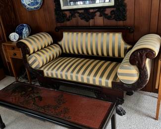 Pair of coffee tables 