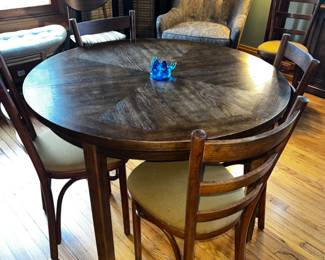 Table w/ 3 extra leaves