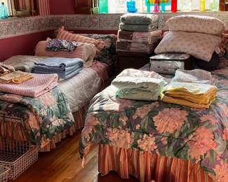 house pic twin beds, lots of bedding