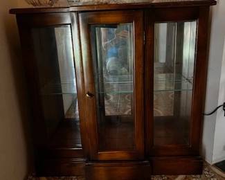 house pic short curio  30" x 29" tall x 9" deep, beveled glass doors, one glass shelf 