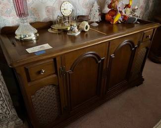 house pic stereo console, anniversary clock