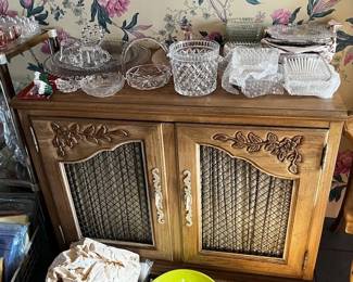 house pic DR Thomasville console