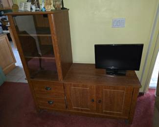 Entertainment center