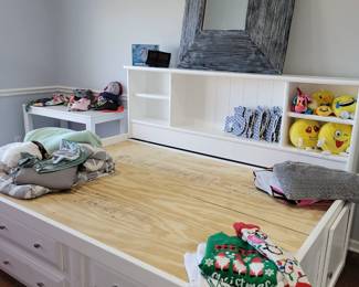 Platform bed w/storage