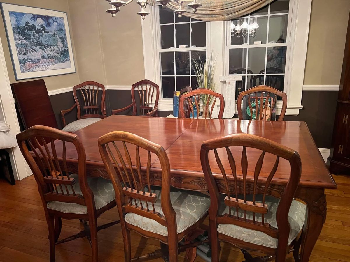 table with chairs