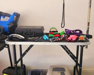 Pet Grooming Stand & Supplies