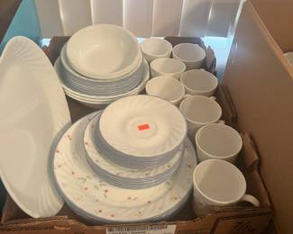 Nice set of Carole dishware