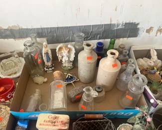 Lots of miscellaneous knickknacks