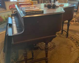 baby grand piano