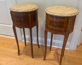 PAIR OF LOUIS XVI STYLE OVAL LAMP TABLES
