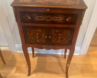 Small inland accent piece $175
18” x 12” x 31.5”H 