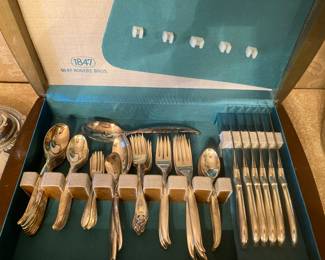 1847 Rogers Bros Flair silver plated set