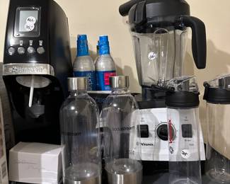 Nice Soda Stream with bottles and a GREAT VITAMAX!