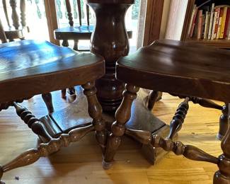 This is an excellent dining room table and chairs. The table is expandable with two HUGE 2 foot leaves. One captain chair and 5 other chairs! Solid wood with great finish! Would be terrific for the up coming Thanksgiving feast! ALSO - comes with felt pads (4 pcs) for the table closed and fully extended!