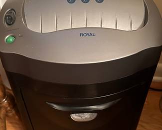 A great ROYAL paper shredder!