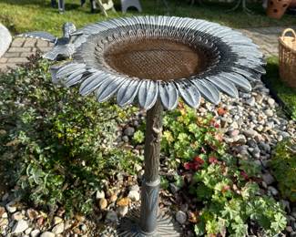 This is a BEAUTIFUL heavy metal bird bath! Looks to be a sunflower with a humming bird sitting on the edge!