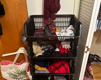 Lots of women accessories! Gloves, hats and scarves!