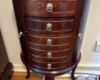 A BEAUTIFUL Jewelry Chest! 4 drawers, 2 side cabinets and a top cabinet with mirror!