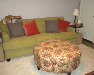 bassett round upholstered coffee/ottoman table