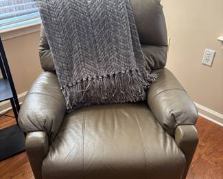 Swivel recliner