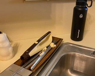 Electric knife, water bottle