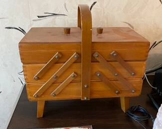 Daisy advertisement, sewing box