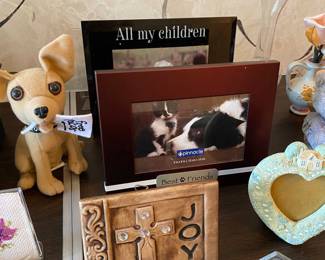 grames, stuffed animal, glass vase