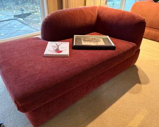 Left arm textured chaise