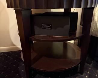  Side tables
