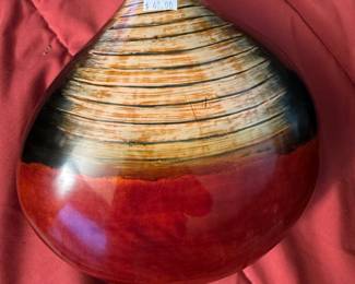 Clam shell box