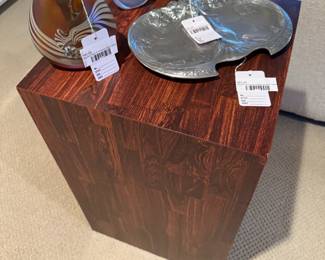 Wood-textured pedestal end table, Art Nouveau Mann platter, Signed Herb A. Thomas glass vase
