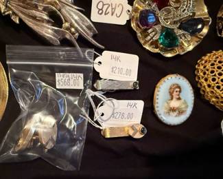 Mazer vintage baguette brooch