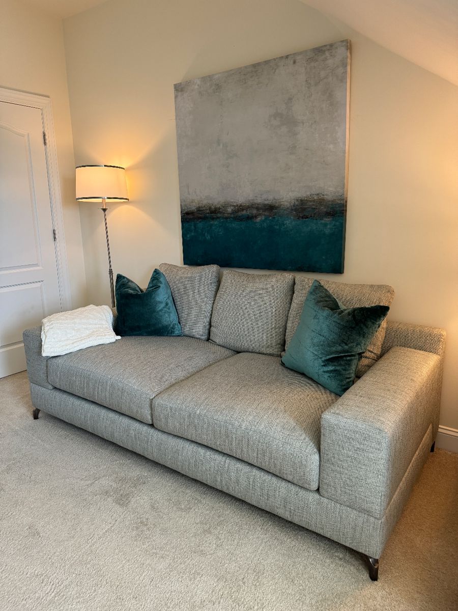 Rowe Furniture Low-Profile Upholstered 2 Cushion Sofa (40"D x 84"W x 27" Back Height)