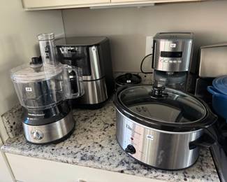 Instant Vortex Plus Air Fryer, Hamilton Beach Blender, Elite Cuisine Crock Pot & Hamilton Beach Coffee Pot