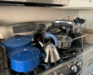 Le Creuset Cast Iron Casserole Pot & Collection of Pots, Pans & Blenders