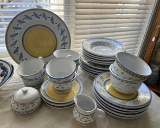 Williams Sonoma Tournesol China (29pc)