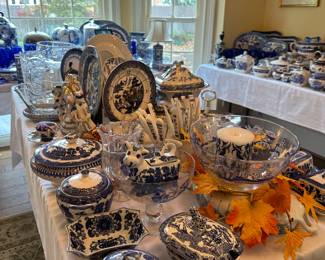 Tons of antique English Blue Willow ironstone China and serving pieces from Spode, Johnson Bros, Wedgwood, Copeland and more 