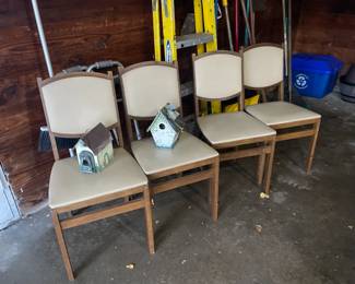 birdhouses, chairs